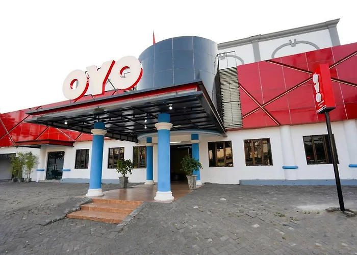 Oyo 1449 Istana Permata Dinoyo Surabaya